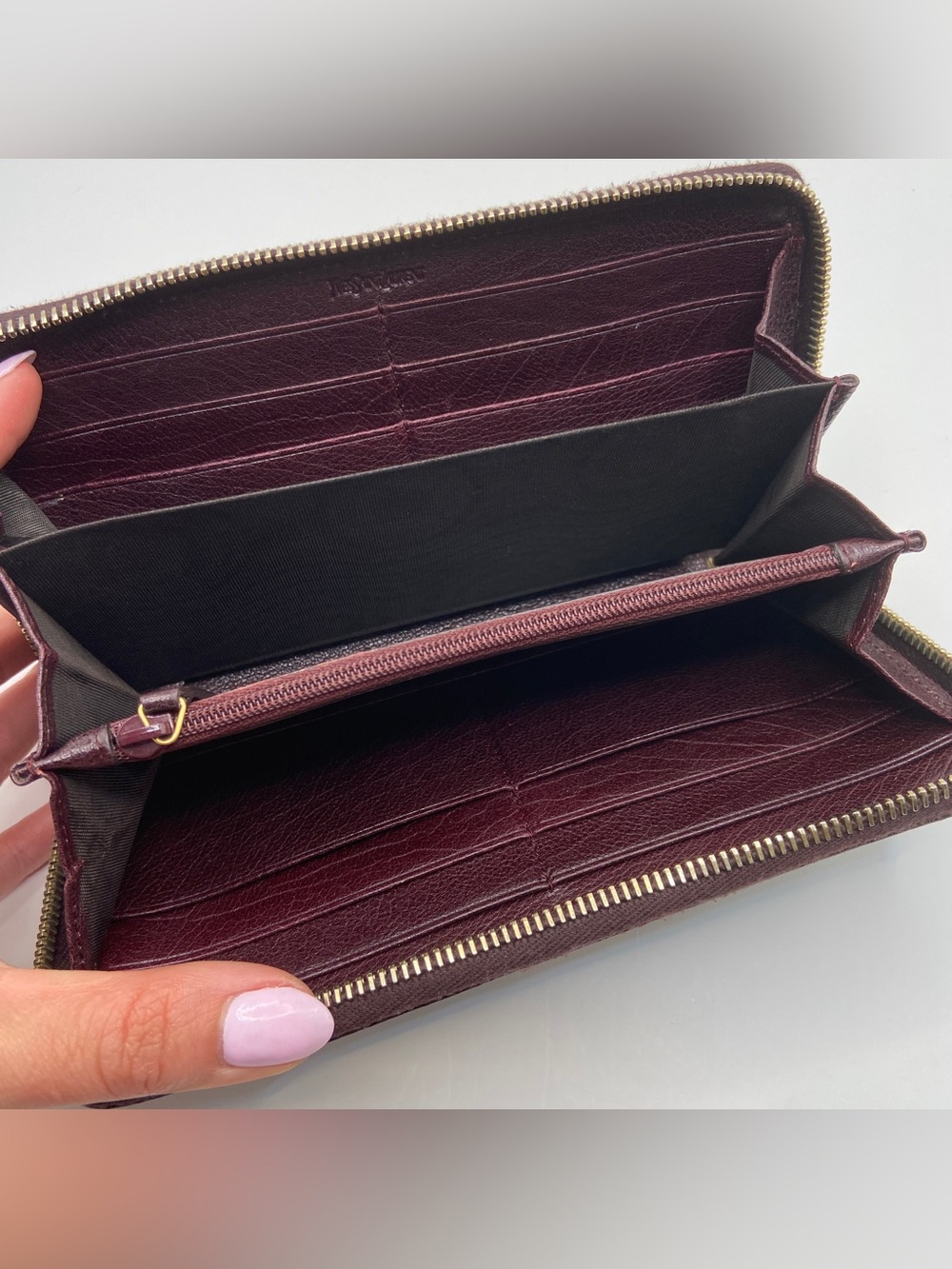 Yves Saint Laurent Muse round zipper wallet in burgundy leather - Picture 10 of 12